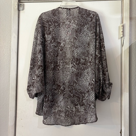 Vince Camuto Sheer Cardigan Kimono Snake Print Python One Size Cover Up Gray - Picture 4 of 7